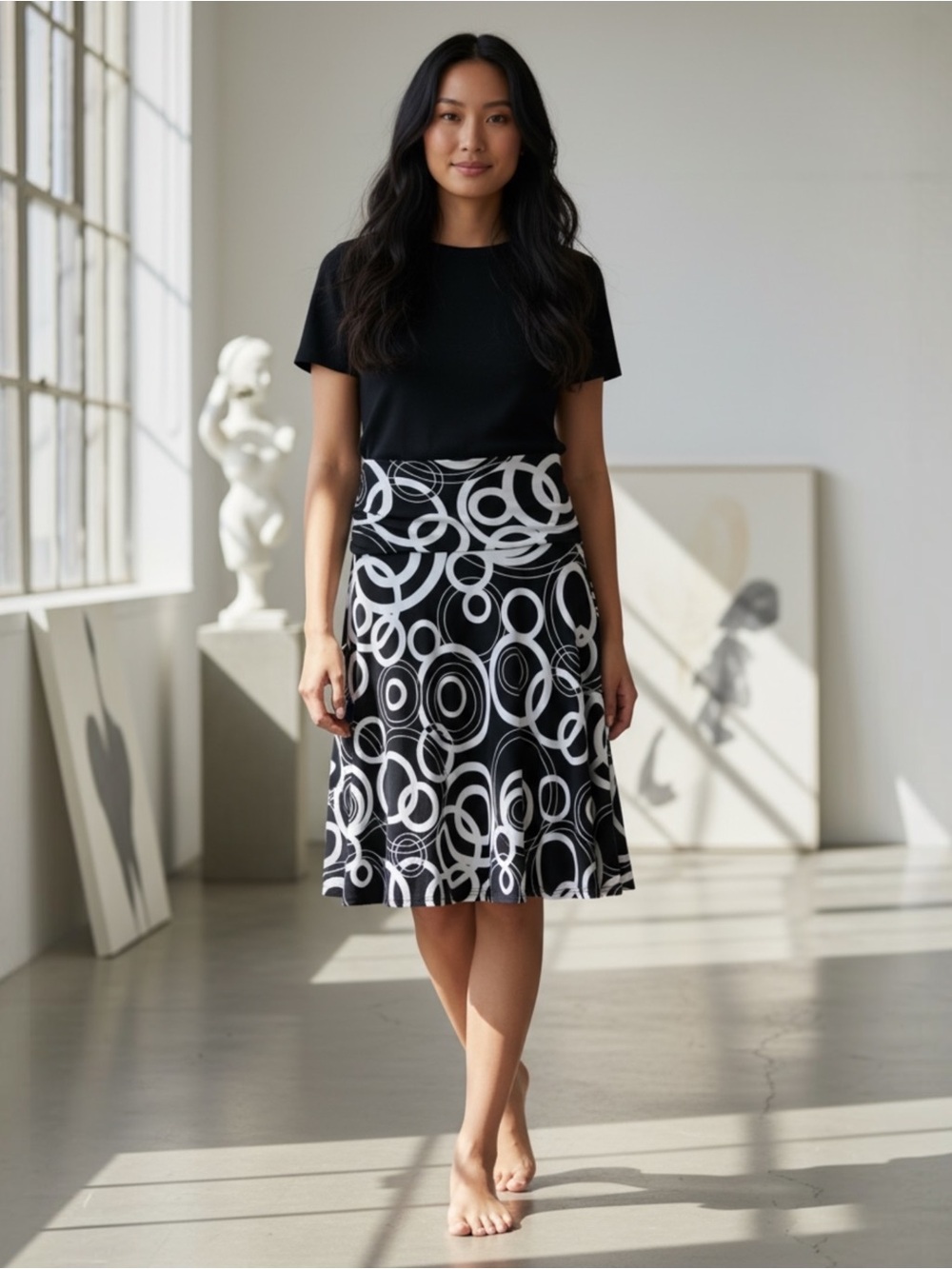 Black & White Circle-Print Knee-Length Skirt